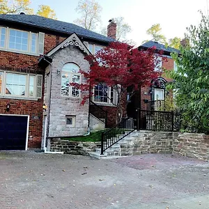 Gasthof The Leaside Garden Toronto